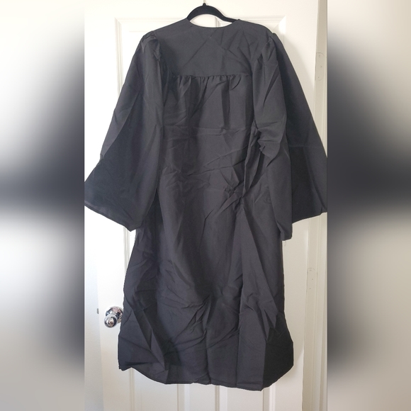 Cap & Gown 🎓✏️ - Picture 8 of 8